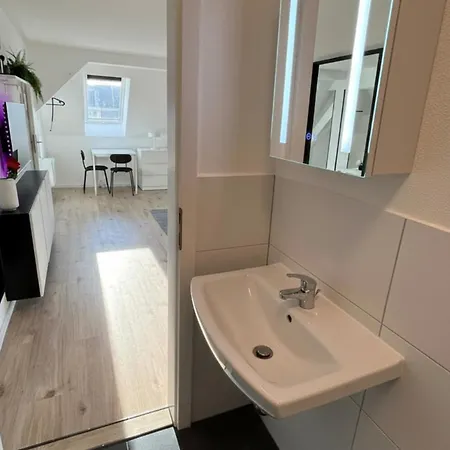 Light-filled Top-floor In Karlsruhe-muehlburg - Apolonialiving - Apt4 شقة كارلسروه