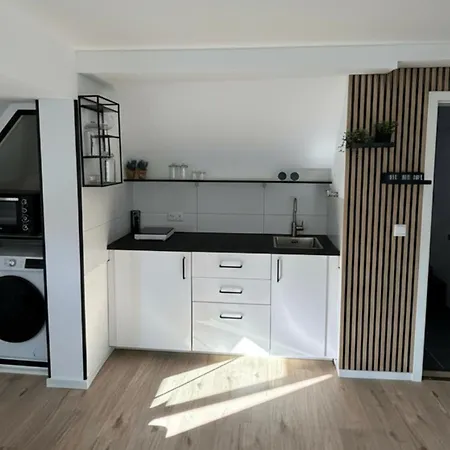 Light-filled Top-floor In Karlsruhe-muehlburg - Apolonialiving - Apt4 شقة