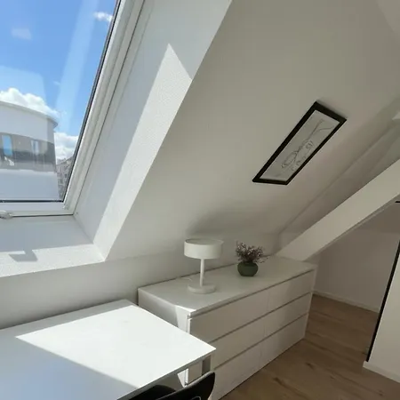 Light-filled Top-floor In Karlsruhe-muehlburg - Apolonialiving - Apt4 شقة *